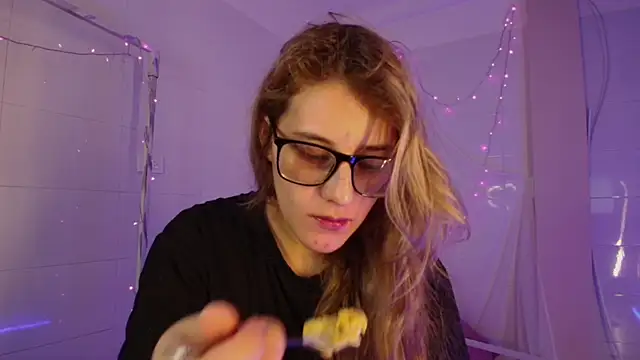 Snapshot of Giia_paiige18 chatting on February 17, 2026, 1:18 pm Giia paiige18 online show from February 17, 2026, 1:18 pm