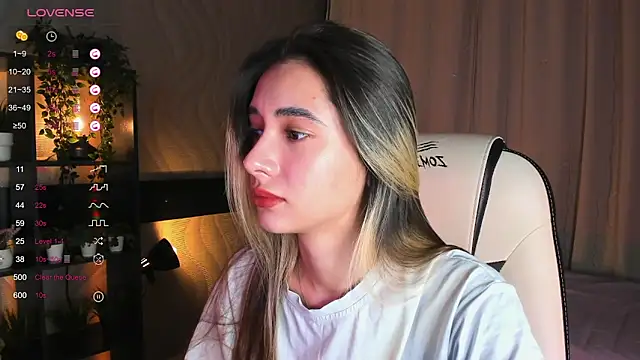 DarlaLike online show from December 5, 2025, 3:48 am