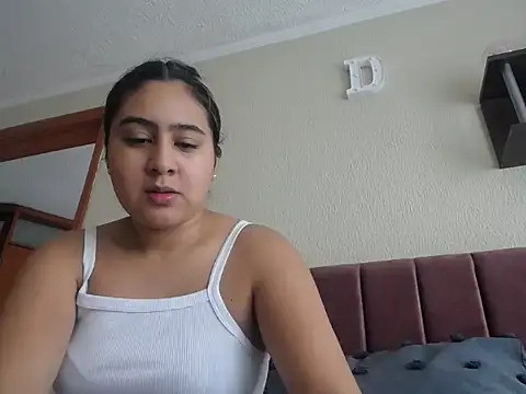 Snapshot of Miabonnett_ chatting on February 17, 2026, 2:57 pm Miabonnett online show from February 17, 2026, 2:57 pm