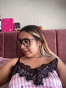 Snapshot of Miabonnett_ chatting on February 25, 2026, 3:21 pm Miabonnett online show from February 25, 2026, 3:21 pm