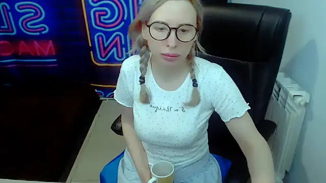 Snapshot of kerakiss877 chatting on March 20, 2025, 12:43 pm kerakiss877 online show from March 20, 2025, 12:43 pm