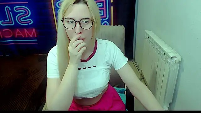 Snapshot of kerakiss877 chatting on December 19, 2025, 3:30 pm kerakiss877 online show from December 19, 2025, 3:30 pm