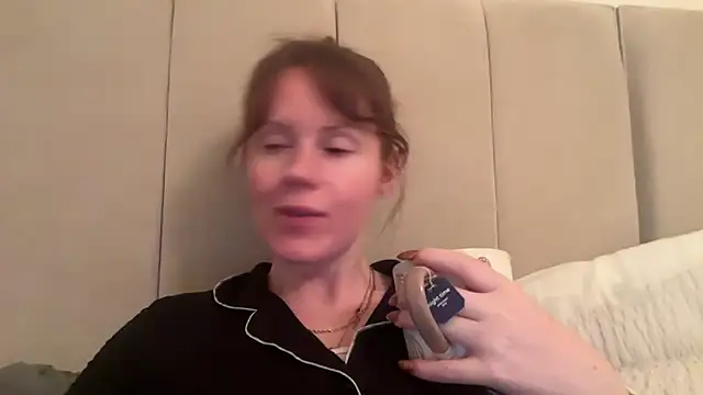 redheadrosie69 online show from October 17, 2025, 6:54 pm