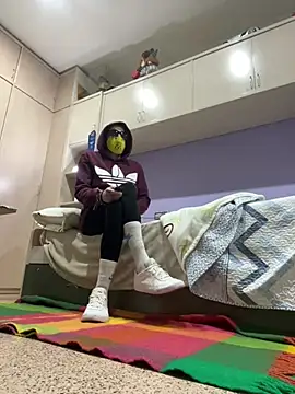 Kamaleonix online show from February 3, 2025, 10:00 pm