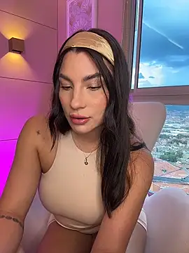 Snapshot of SaharaRush_ chatting on February 16, 2026, 10:28 pm SaharaRush online show from February 16, 2026, 10:28 pm