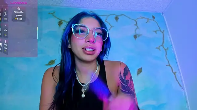 SaturnooStonee online show from February 25, 2026, 2:32 am