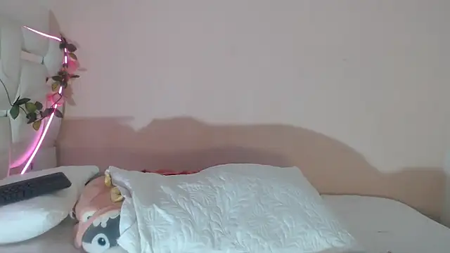 Snapshot of Vivi_bless chatting on February 9, 2026, 9:52 pm Vivi bless online show from February 9, 2026, 9:52 pm