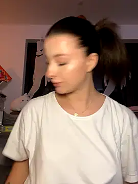 Mia-Minou online show from October 14, 2025, 8:42 pm