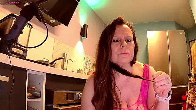 Snapshot of Endrocleia chatting on February 4, 2026, 12:38 am Endrocleia online show from February 4, 2026, 12:38 am