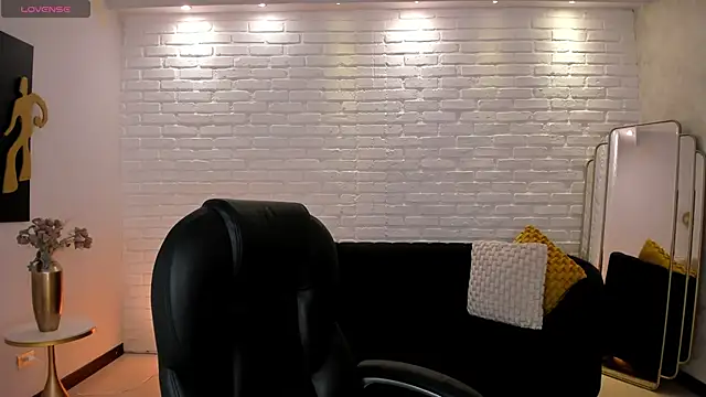 ValeriaRiveraX online show from November 2, 2025, 11:51 pm