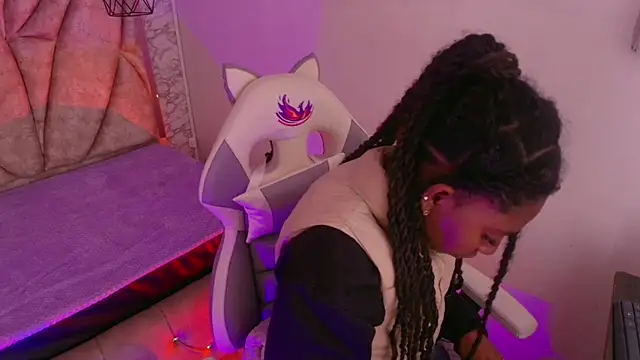 Snapshot of Queen_perla_ chatting on November 22, 2025, 12:37 pm Queen perla online show from November 22, 2025, 12:37 pm