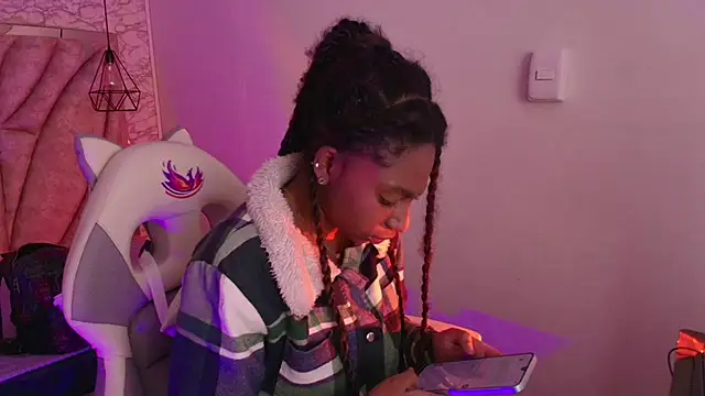 Snapshot of Queen_perla_ chatting on December 3, 2025, 12:03 pm Queen perla online show from December 3, 2025, 12:03 pm