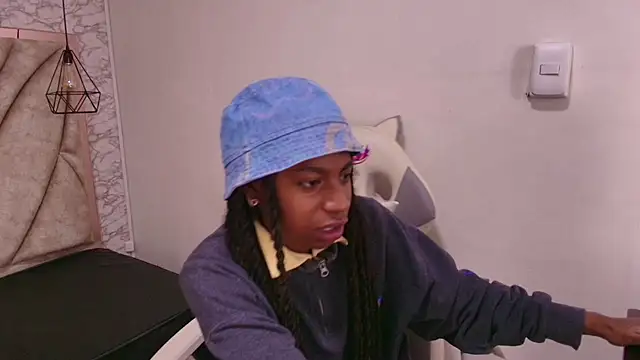 Snapshot of Queen_perla_ chatting on December 4, 2025, 11:19 am Queen perla online show from December 4, 2025, 11:19 am