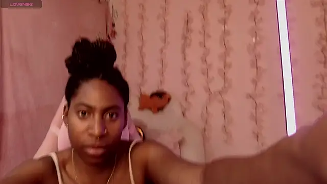 Snapshot of Queen_perla_ chatting on December 16, 2025, 7:08 pm Queen perla online show from December 16, 2025, 7:08 pm