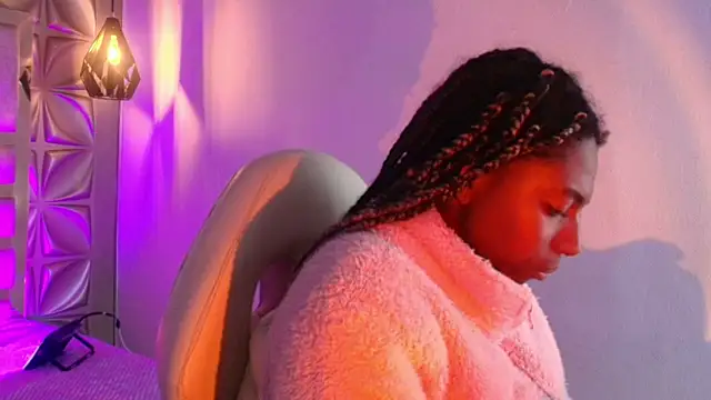 Snapshot of Queen_perla_ chatting on February 1, 2026, 2:48 pm Queen perla online show from February 1, 2026, 2:48 pm