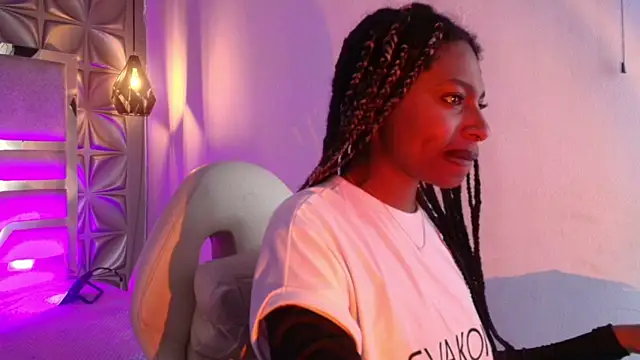 Snapshot of Queen_perla_ chatting on February 4, 2026, 6:47 pm Queen perla online show from February 4, 2026, 6:47 pm