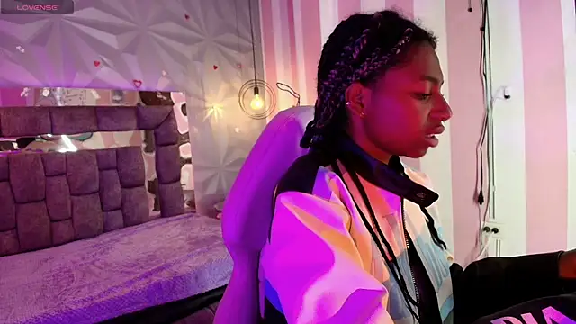 Snapshot of Queen_perla_ chatting on February 8, 2026, 6:44 pm Queen perla online show from February 8, 2026, 6:44 pm