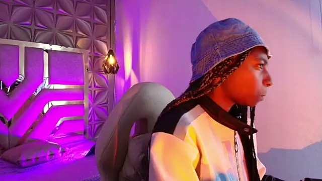 Snapshot of Queen_perla_ chatting on February 14, 2026, 12:02 pm Queen perla online show from February 14, 2026, 12:02 pm