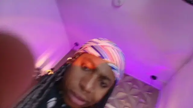 Snapshot of Queen_perla_ chatting on February 20, 2026, 12:05 pm Queen perla online show from February 20, 2026, 12:05 pm