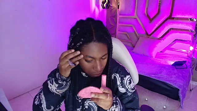 Snapshot of Queen_perla_ chatting on February 25, 2026, 12:15 pm Queen perla online show from February 25, 2026, 12:15 pm