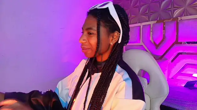 Snapshot of Queen_perla_ chatting on February 26, 2026, 12:15 pm Queen perla online show from February 26, 2026, 12:15 pm