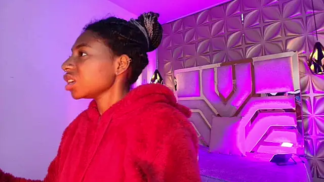 Snapshot of Queen_perla_ chatting on February 28, 2026, 12:17 pm Queen perla online show from February 28, 2026, 12:17 pm