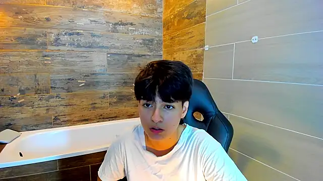 Snapshot of Bryce_Evans chatting on February 27, 2025, 8:31 pm Bryce Evans online show from February 27, 2025, 8:31 pm