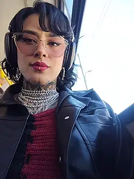 Snapshot of taaylor33 chatting on February 9, 2026, 5:28 pm taaylor33 online show from February 9, 2026, 5:28 pm