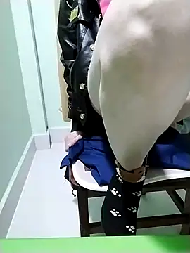 Snapshot of Luxcute286 chatting on February 17, 2025, 1:10 pm Luxcute286 online show from February 17, 2025, 1:10 pm