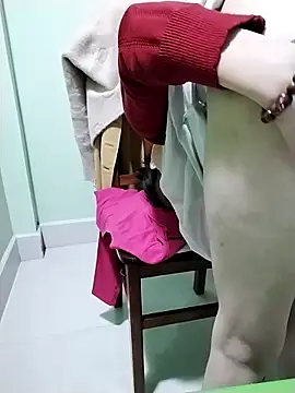 Snapshot of Luxcute286 chatting on February 22, 2025, 9:12 am Luxcute286 online show from February 22, 2025, 9:12 am