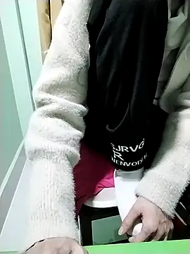 Snapshot of Luxcute286 chatting on February 22, 2025, 12:40 pm Luxcute286 online show from February 22, 2025, 12:40 pm