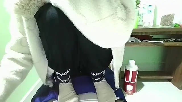 Snapshot of Luxcute286 chatting on February 22, 2025, 11:13 pm Luxcute286 online show from February 22, 2025, 11:13 pm