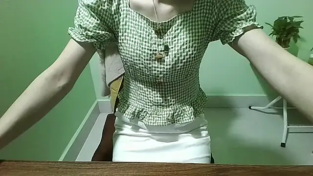 Snapshot of Luxcute286 chatting on March 22, 2025, 12:57 pm Luxcute286 online show from March 22, 2025, 12:57 pm