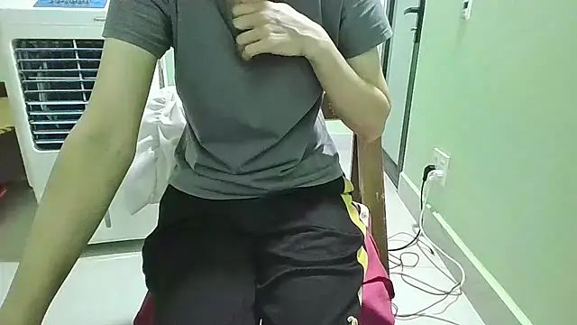 Snapshot of Luxcute286 chatting on October 3, 2025, 11:13 pm Luxcute286 online show from October 3, 2025, 11:13 pm