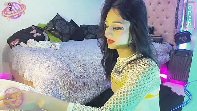 Snapshot of LittleEmmaa chatting on January 20, 2025, 2:11 am LittleEmmaa online show from January 20, 2025, 2:11 am