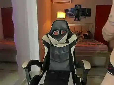 Snapshot of naomi_berckley chatting on March 7, 2025, 5:40 am naomi berckley online show from March 7, 2025, 5:40 am