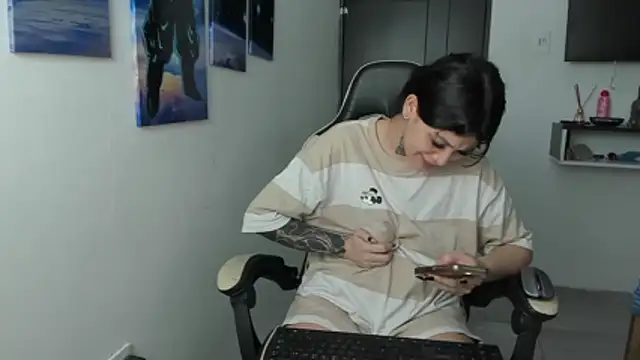 Snapshot of naomi_berckley chatting on December 18, 2025, 6:41 am naomi berckley online show from December 18, 2025, 6:41 am