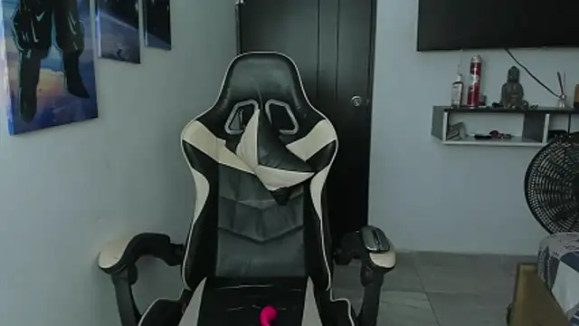 Snapshot of naomi_berckley chatting on January 6, 2026, 9:57 am naomi berckley online show from January 6, 2026, 9:57 am