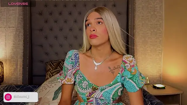 Snapshot of Shantal_Joness chatting on September 25, 2025, 2:04 am Shantal Joness online show from September 25, 2025, 2:04 am