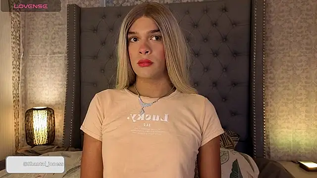 Snapshot of Shantal_Joness chatting on September 29, 2025, 9:08 pm Shantal Joness online show from September 29, 2025, 9:08 pm