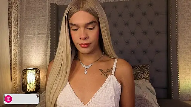 Snapshot of Shantal_Joness chatting on October 1, 2025, 9:54 pm Shantal Joness online show from October 1, 2025, 9:54 pm