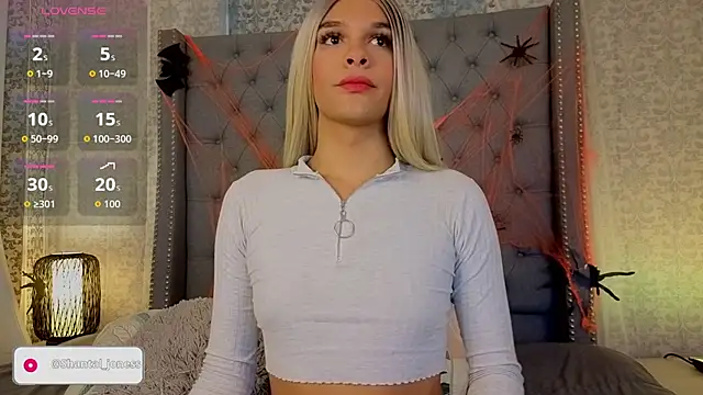 Snapshot of Shantal_Joness chatting on October 27, 2025, 11:31 pm Shantal Joness online show from October 27, 2025, 11:31 pm