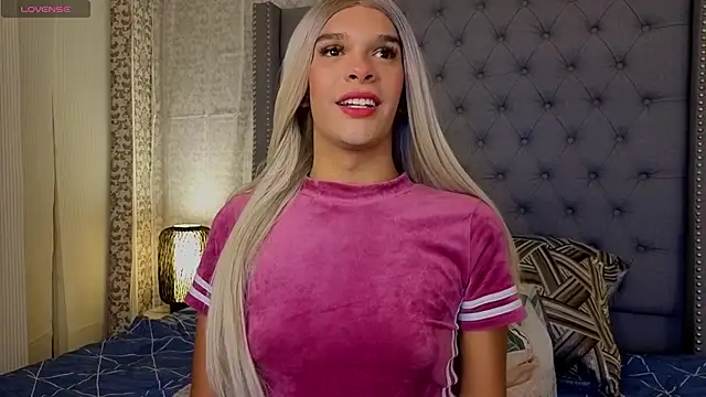 Snapshot of Shantal_Joness chatting on November 5, 2025, 10:43 pm Shantal Joness online show from November 5, 2025, 10:43 pm