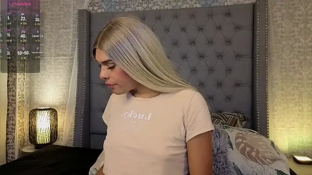 Snapshot of Shantal_Joness chatting on November 6, 2025, 9:05 pm Shantal Joness online show from November 6, 2025, 9:05 pm