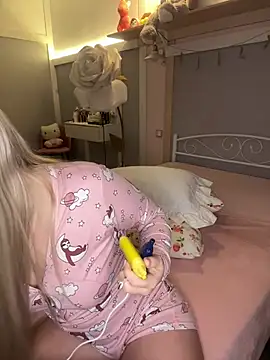 Snapshot of touchme_now chatting on February 8, 2025, 2:38 pm touchme now online show from February 8, 2025, 2:38 pm