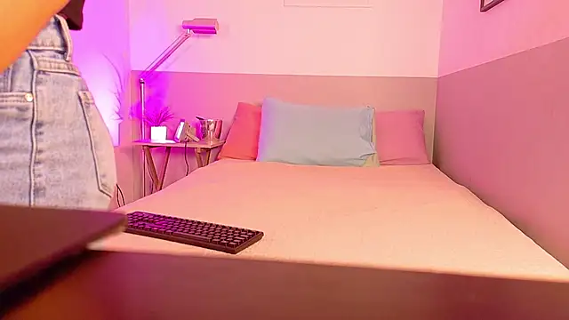 littleebluee online show from February 8, 2026, 12:30 pm