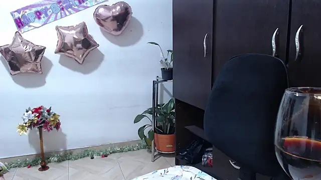 Zoe--khalL online show from December 23, 2025, 4:54 am