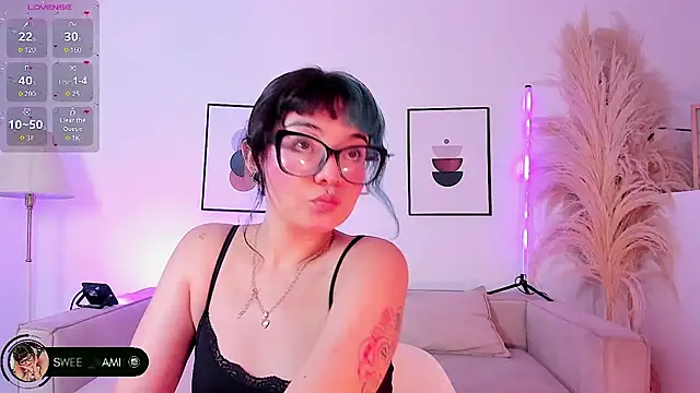 Sweet Namii online show from December 4, 2025, 6:05 pm