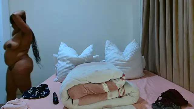 Snapshot of ALEXABOUJEE95 chatting on February 9, 2026, 2:43 pm ALEXABOUJEE95 online show from February 9, 2026, 2:43 pm