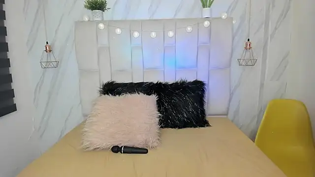 Snapshot of Esteff__o2 chatting on February 25, 2025, 7:36 pm Esteff o2 online show from February 25, 2025, 7:36 pm